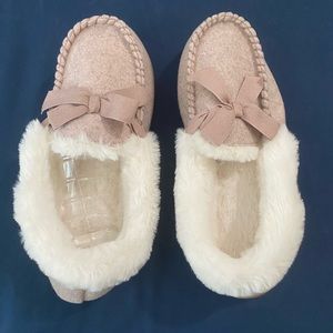 Sonoma size Large 9-10 slippers never worn